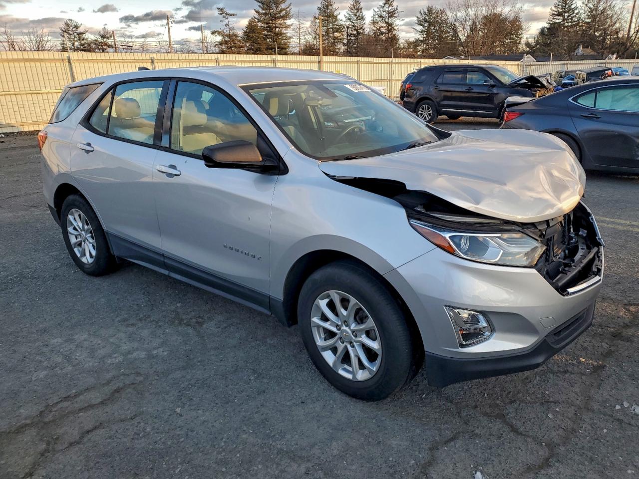 2018 CHEVROLET EQUINOX LS photo 4