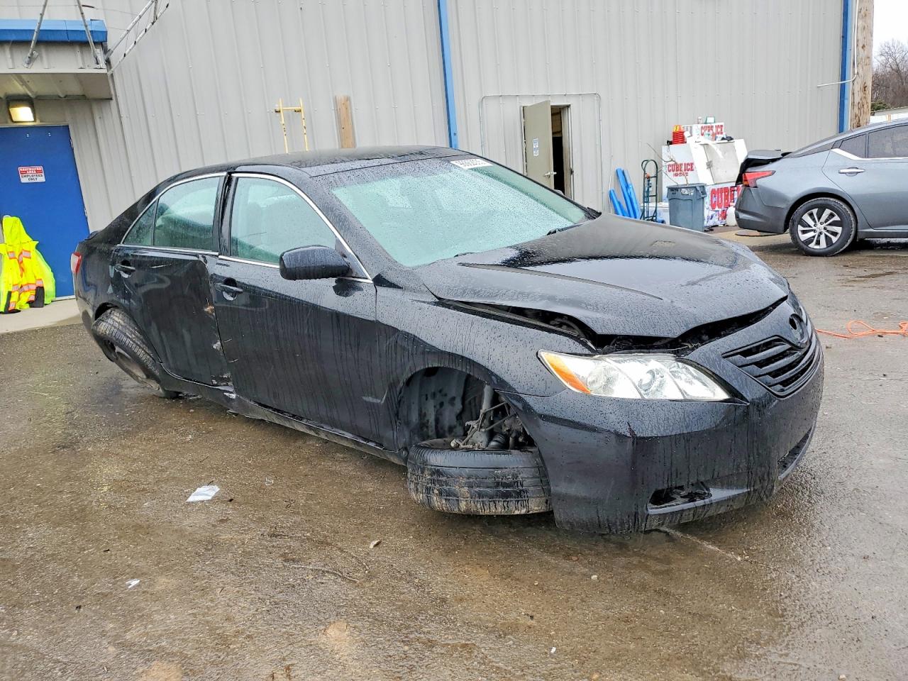 2009 TOYOTA CAMRY LE photo 4