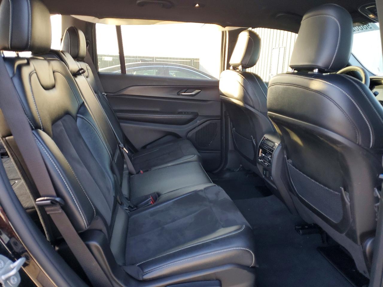 2024 JEEP GRAND CHEROKEE L LAREDO photo 11