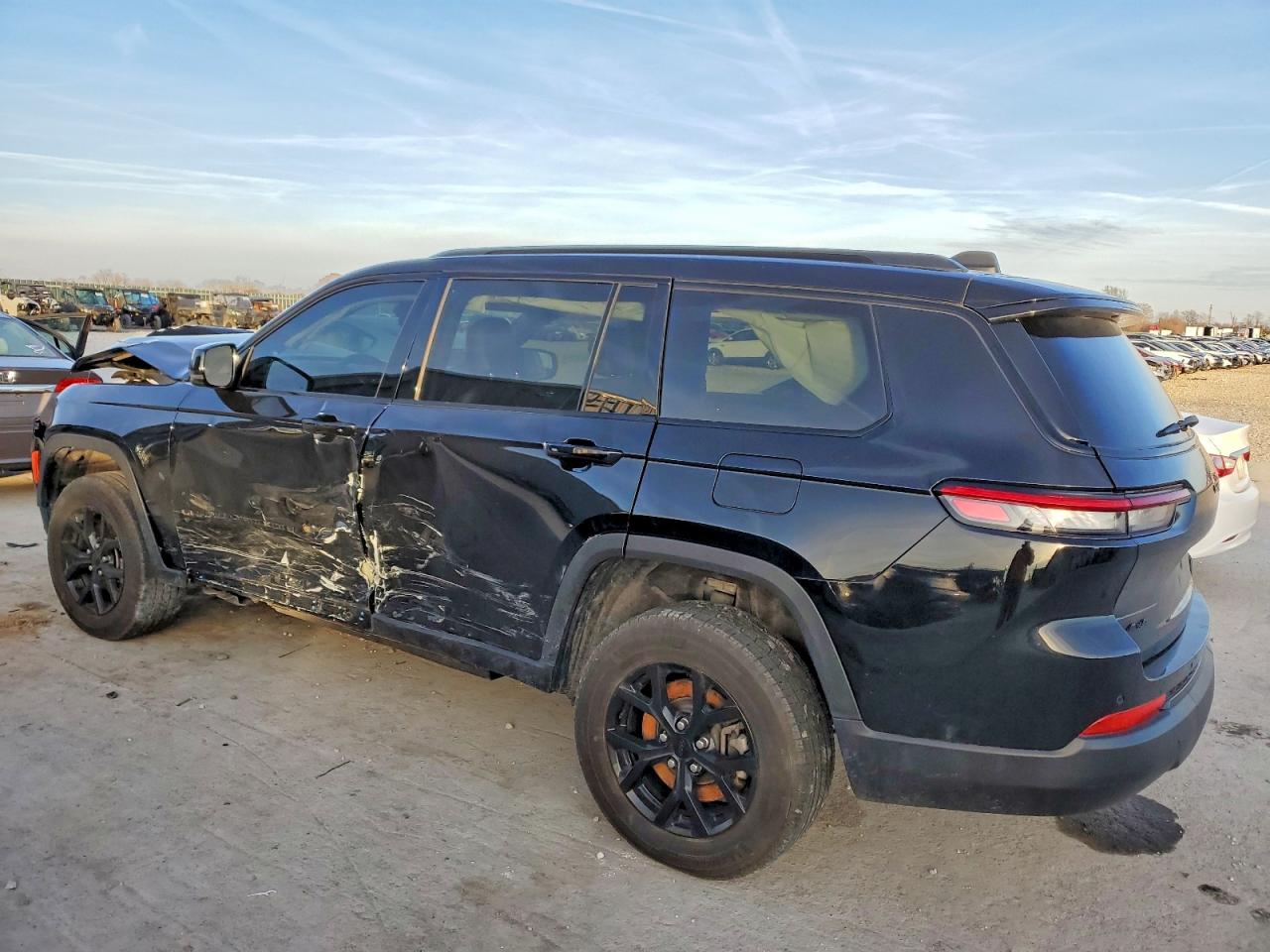 2024 JEEP GRAND CHEROKEE L LAREDO photo 2
