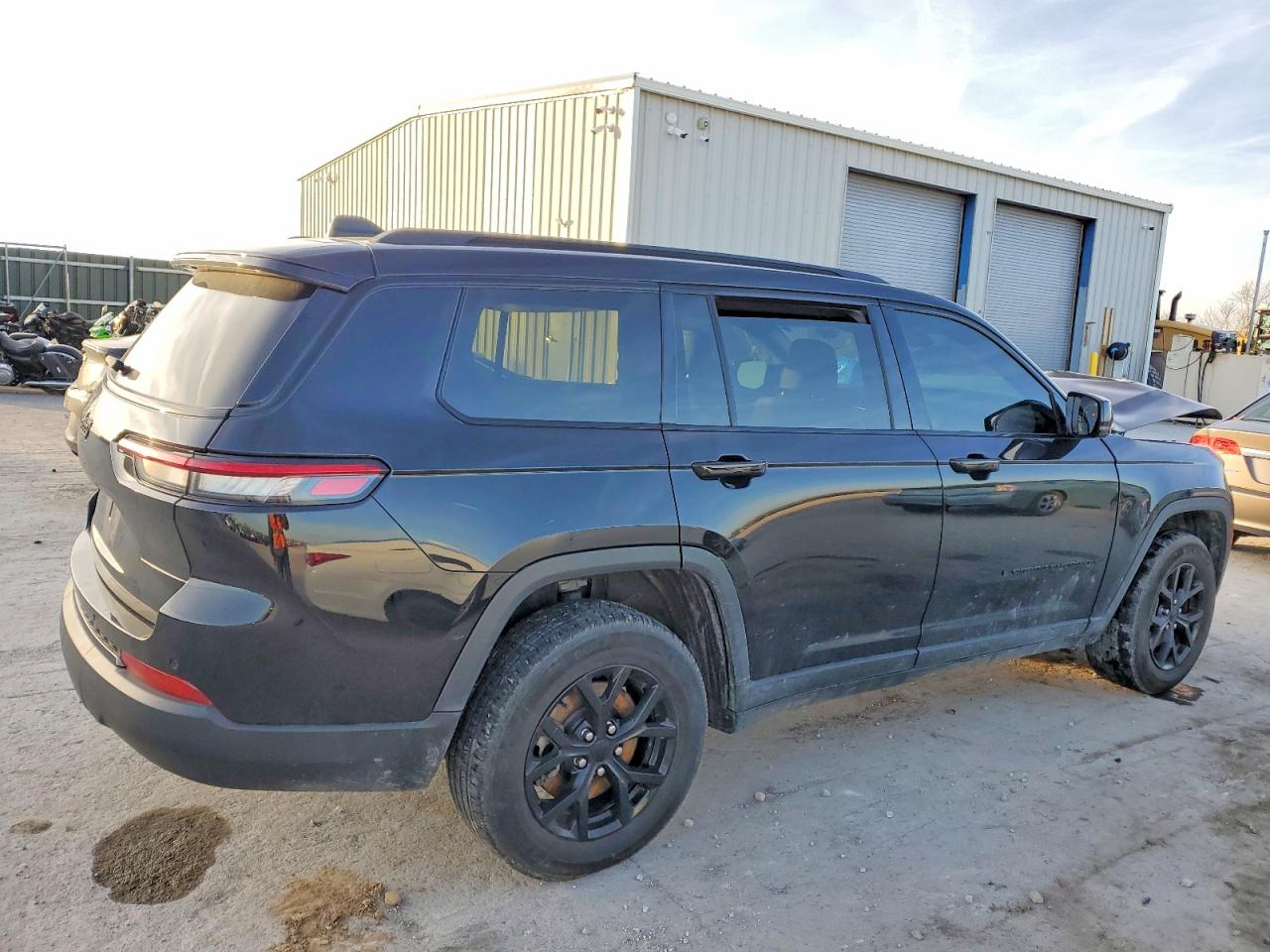 2024 JEEP GRAND CHEROKEE L LAREDO photo 3