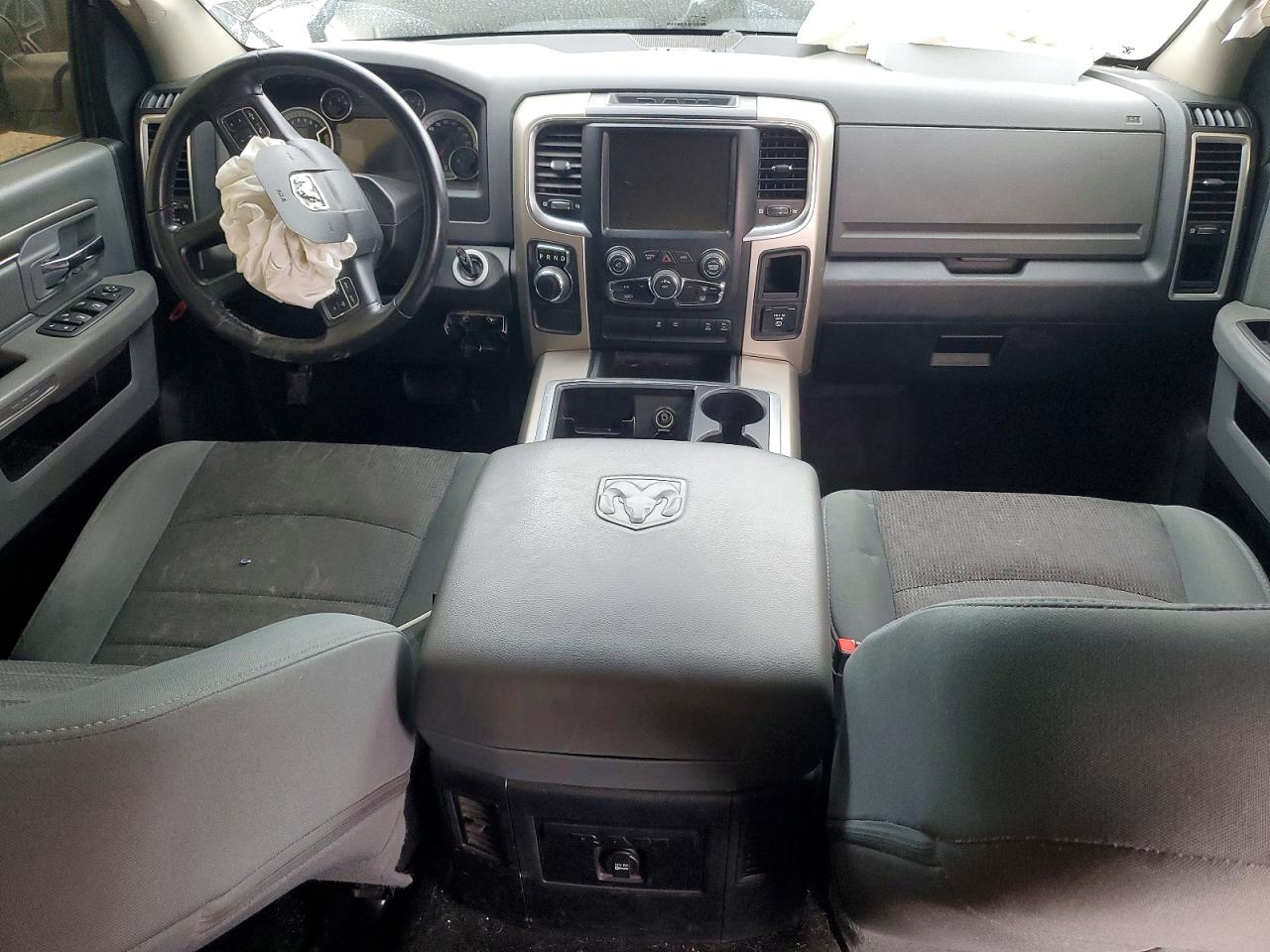 2015 RAM 1500 SLT photo 8