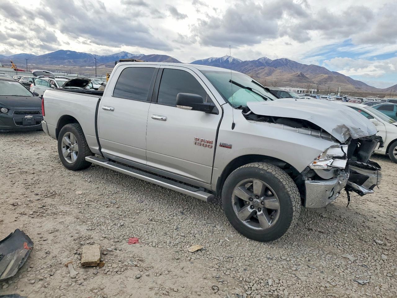 2015 RAM 1500 SLT photo 4