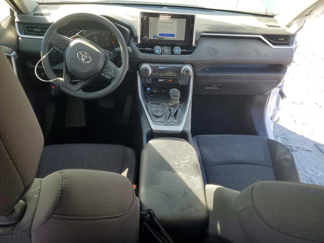 2025 TOYOTA RAV4 XLE photo 8