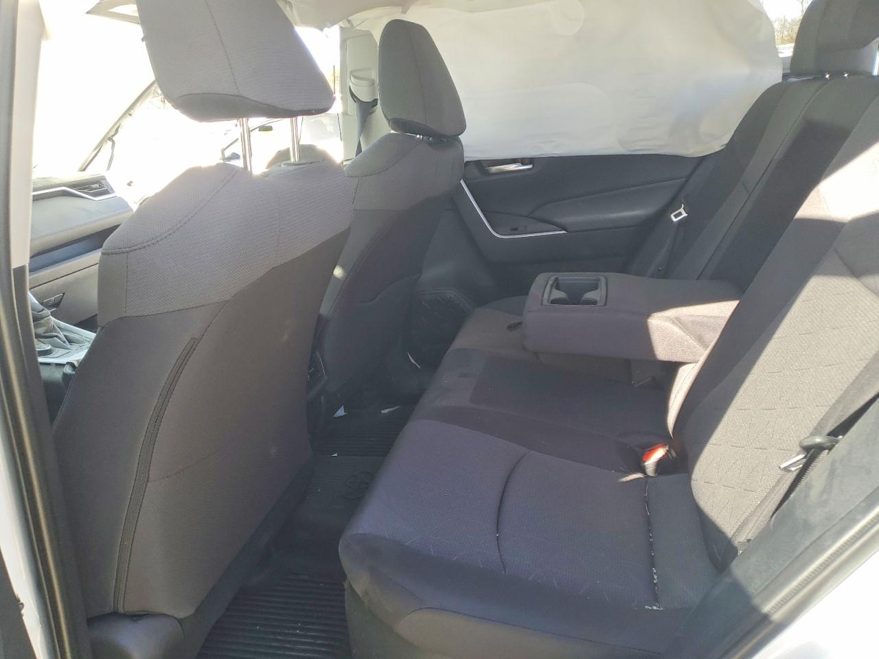 2025 TOYOTA RAV4 XLE photo 10