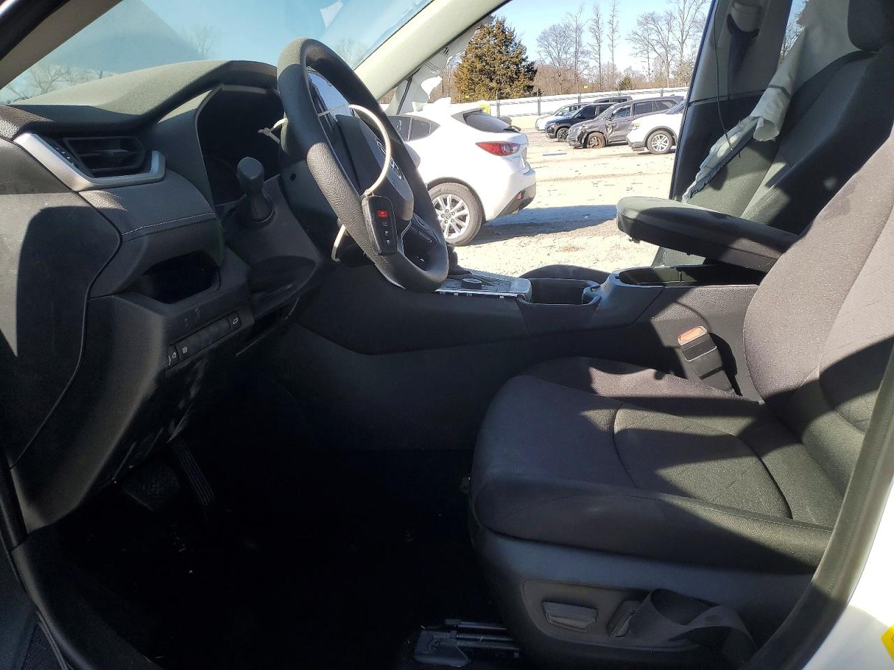 2025 TOYOTA RAV4 XLE photo 7