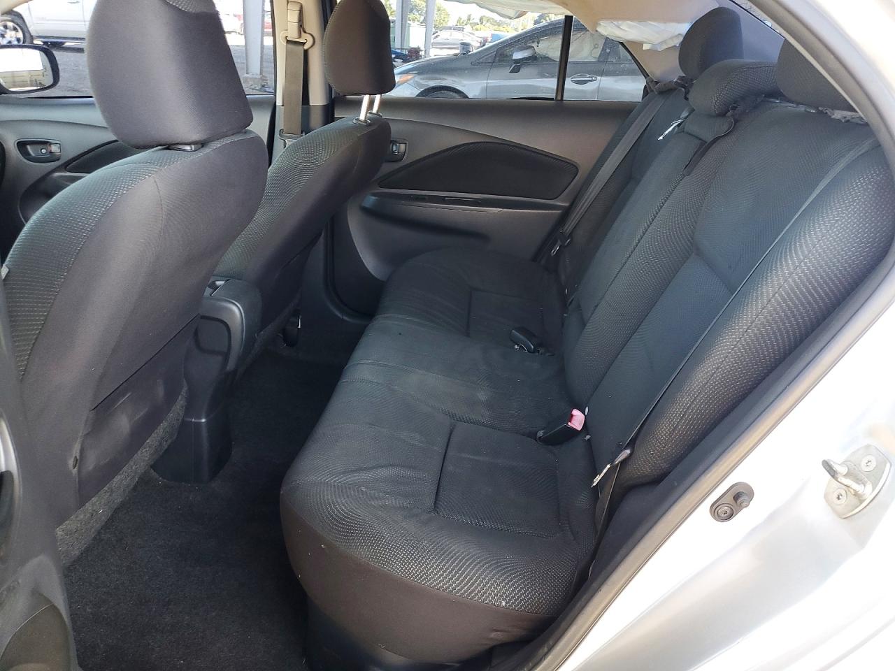 2012 TOYOTA YARIS photo 10