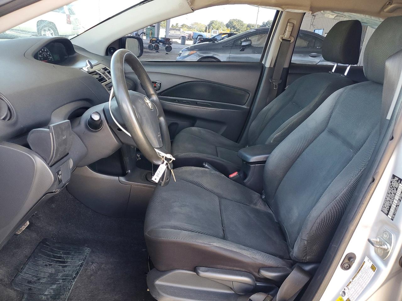 2012 TOYOTA YARIS photo 7