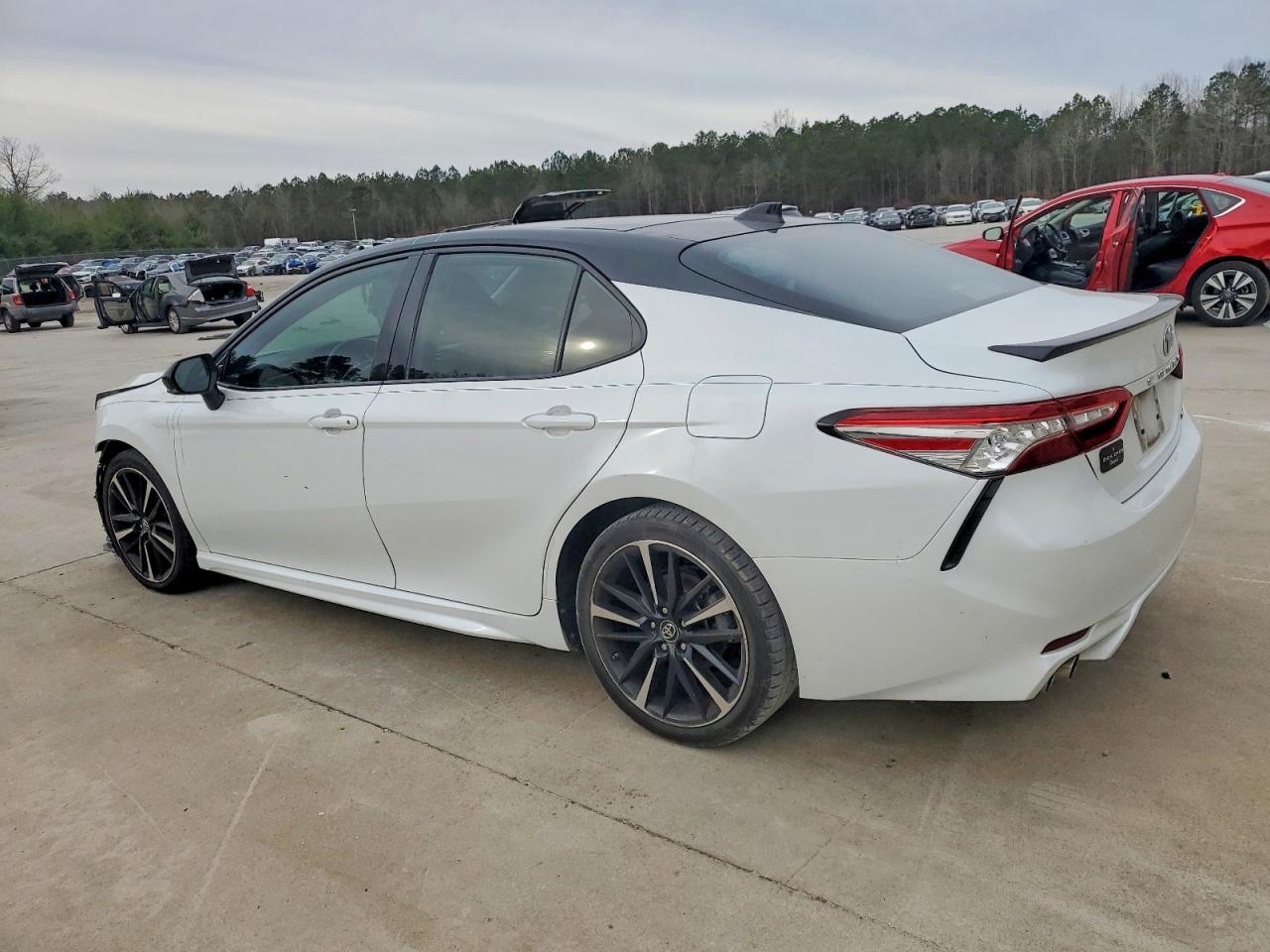 2019 TOYOTA CAMRY XSE photo 2