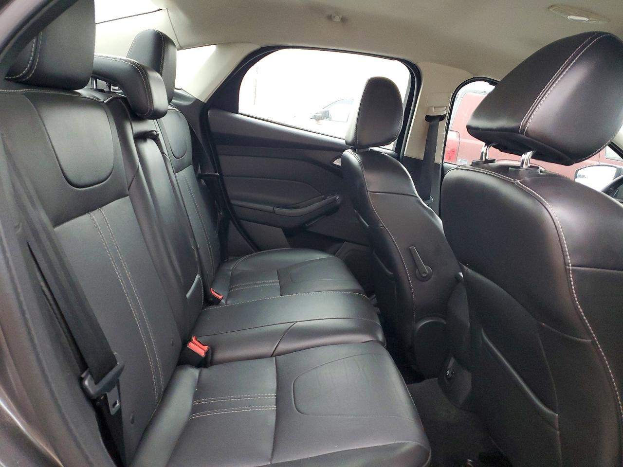 2014 FORD FOCUS SE photo 10