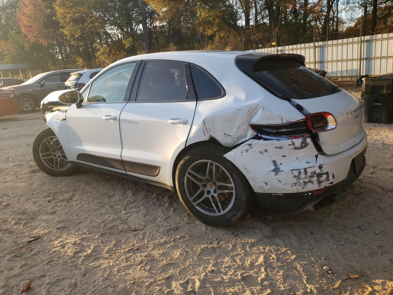 2018 PORSCHE MACAN photo 2