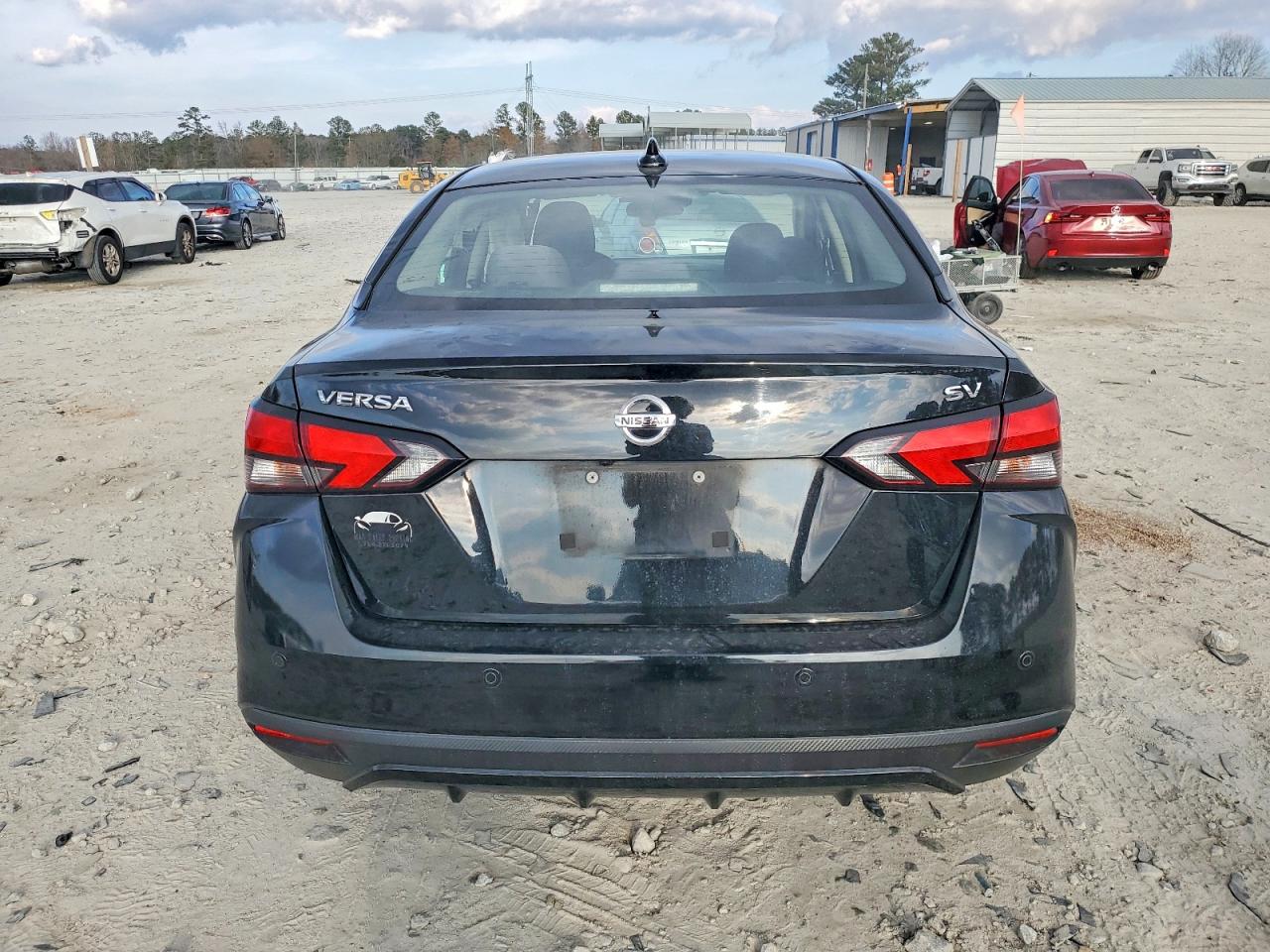 2021 NISSAN VERSA SV photo 6