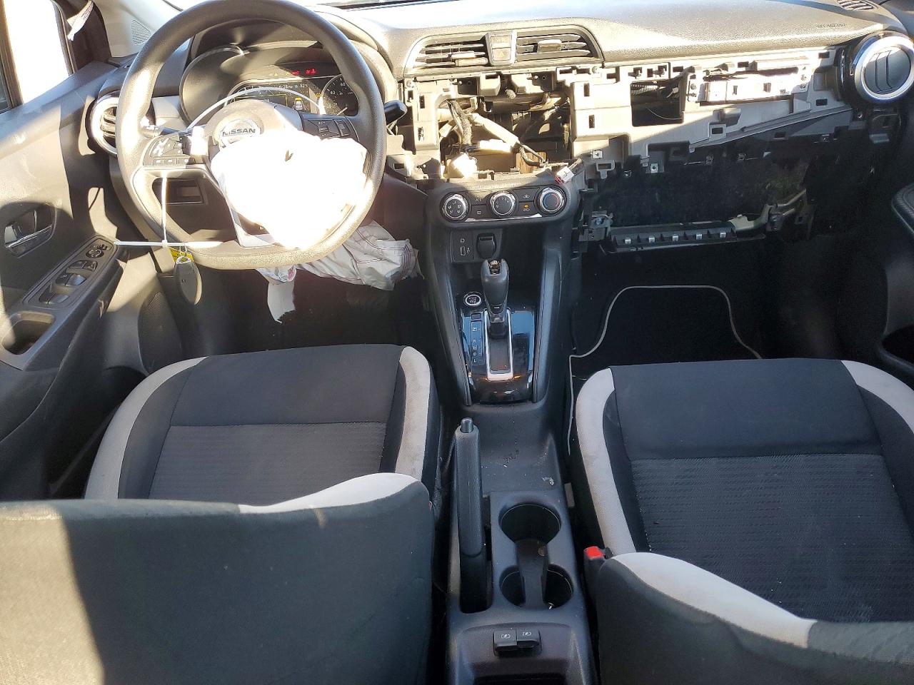 2021 NISSAN VERSA SV photo 8
