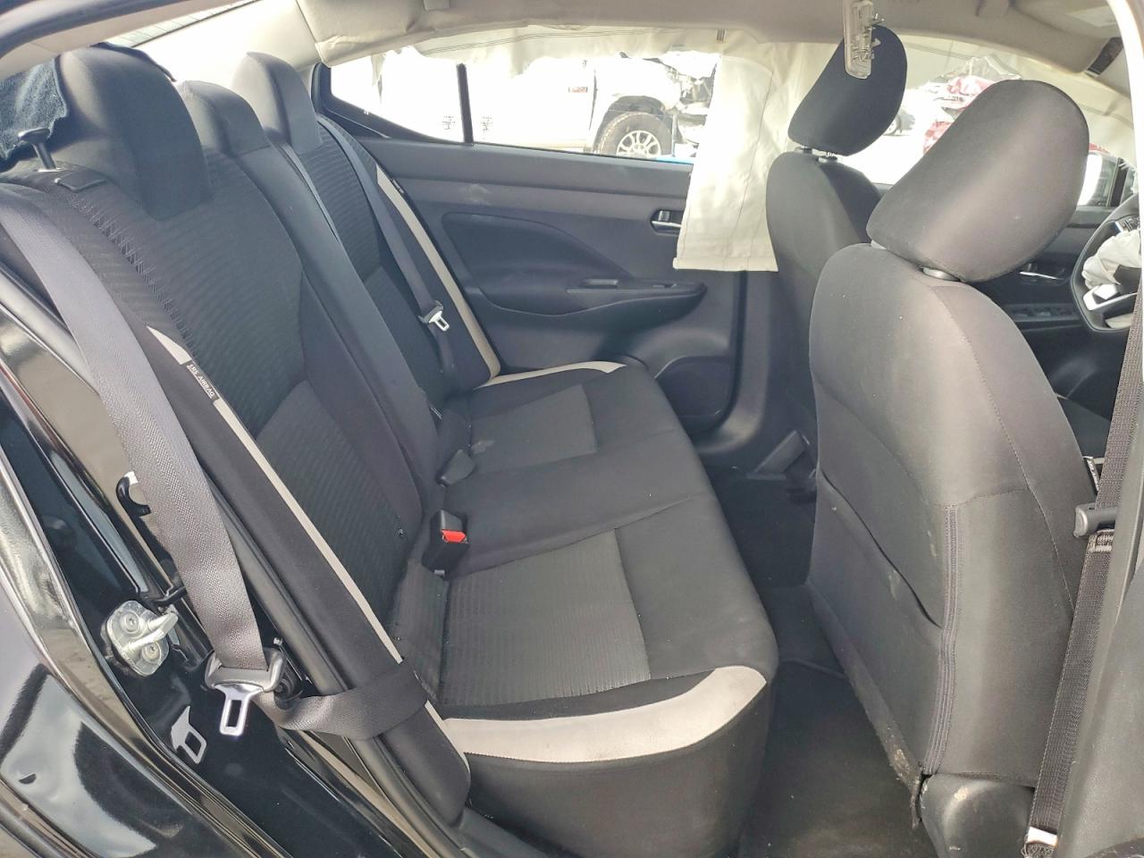 2021 NISSAN VERSA SV photo 10