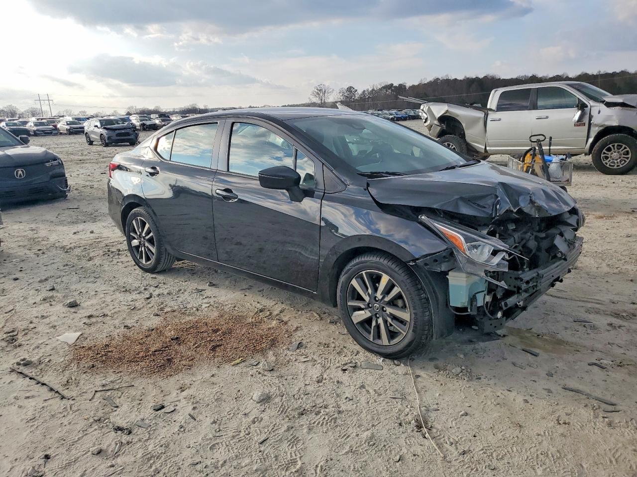 2021 NISSAN VERSA SV photo 4