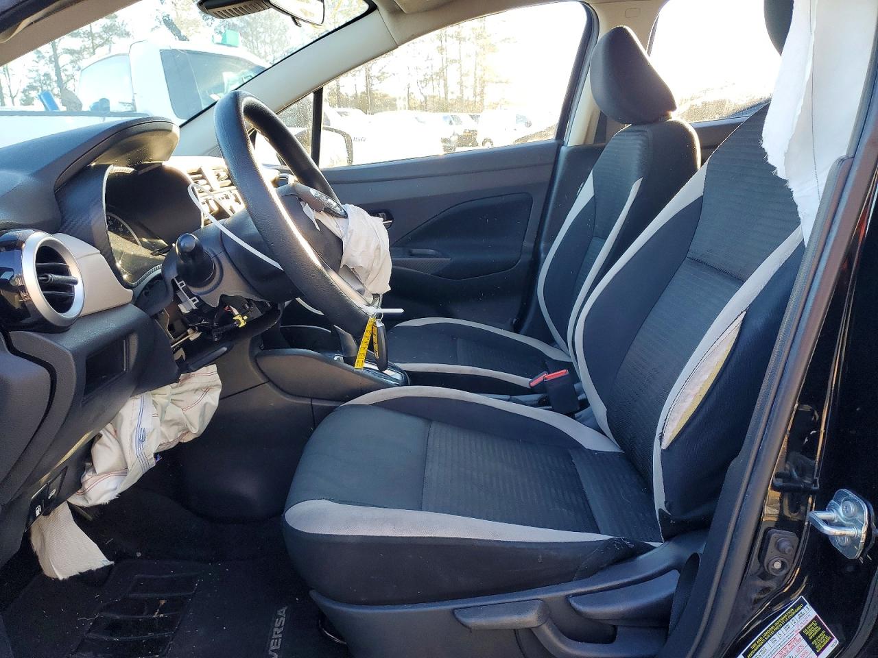 2021 NISSAN VERSA SV photo 7