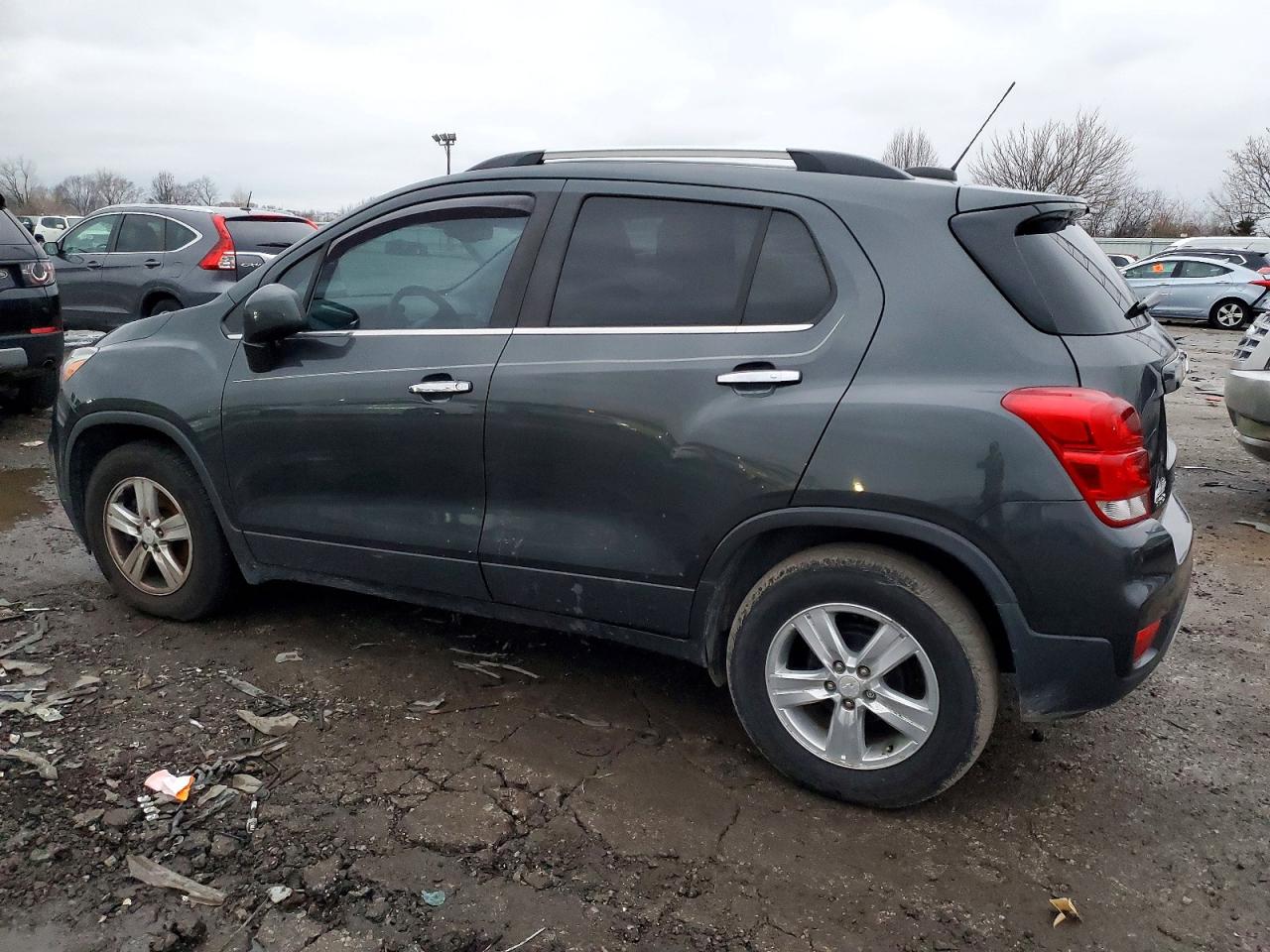 2018 CHEVROLET TRAX 1LT photo 2