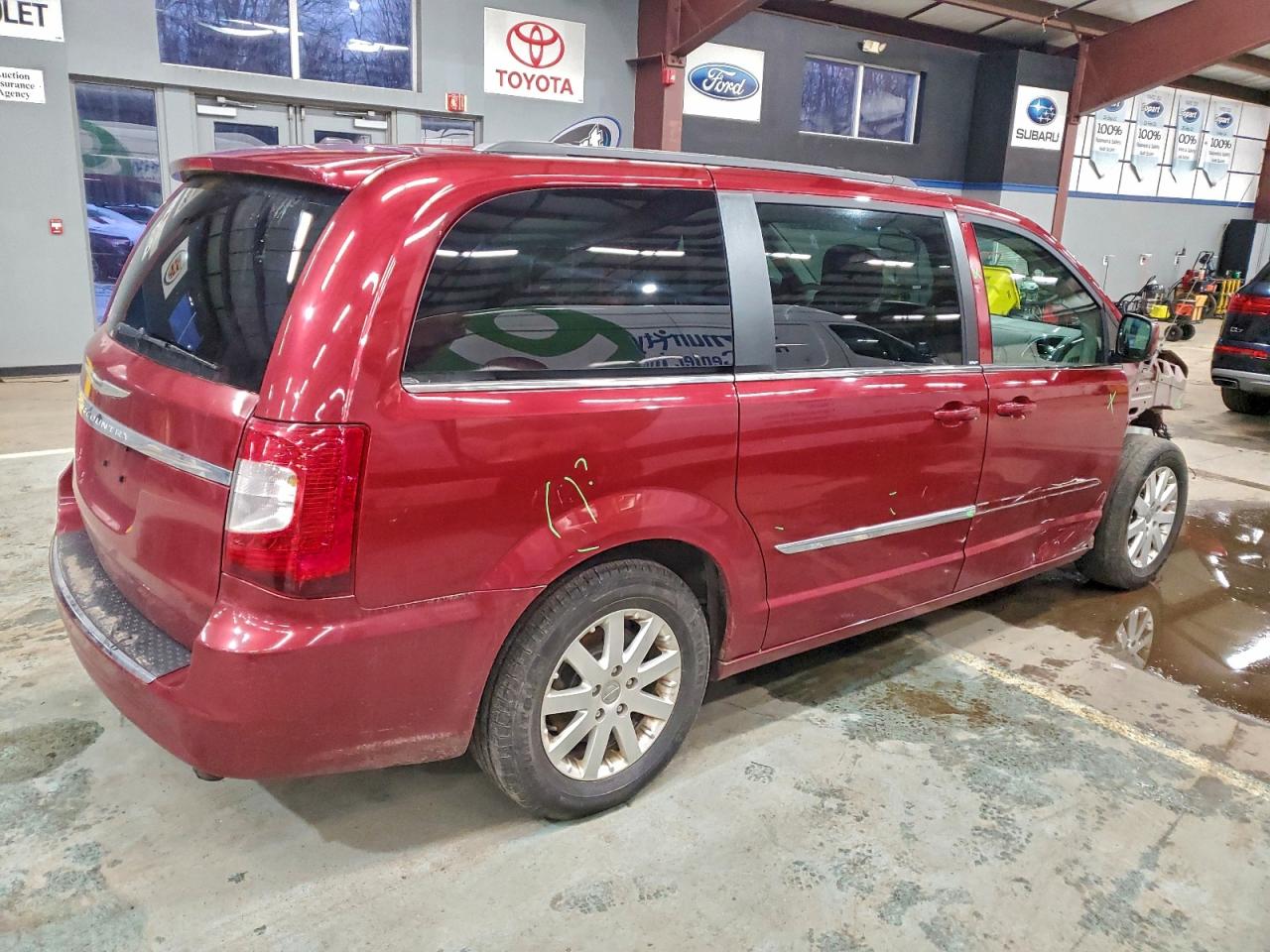2013 CHRYSLER TOWN & COUNTRY TOURING photo 3