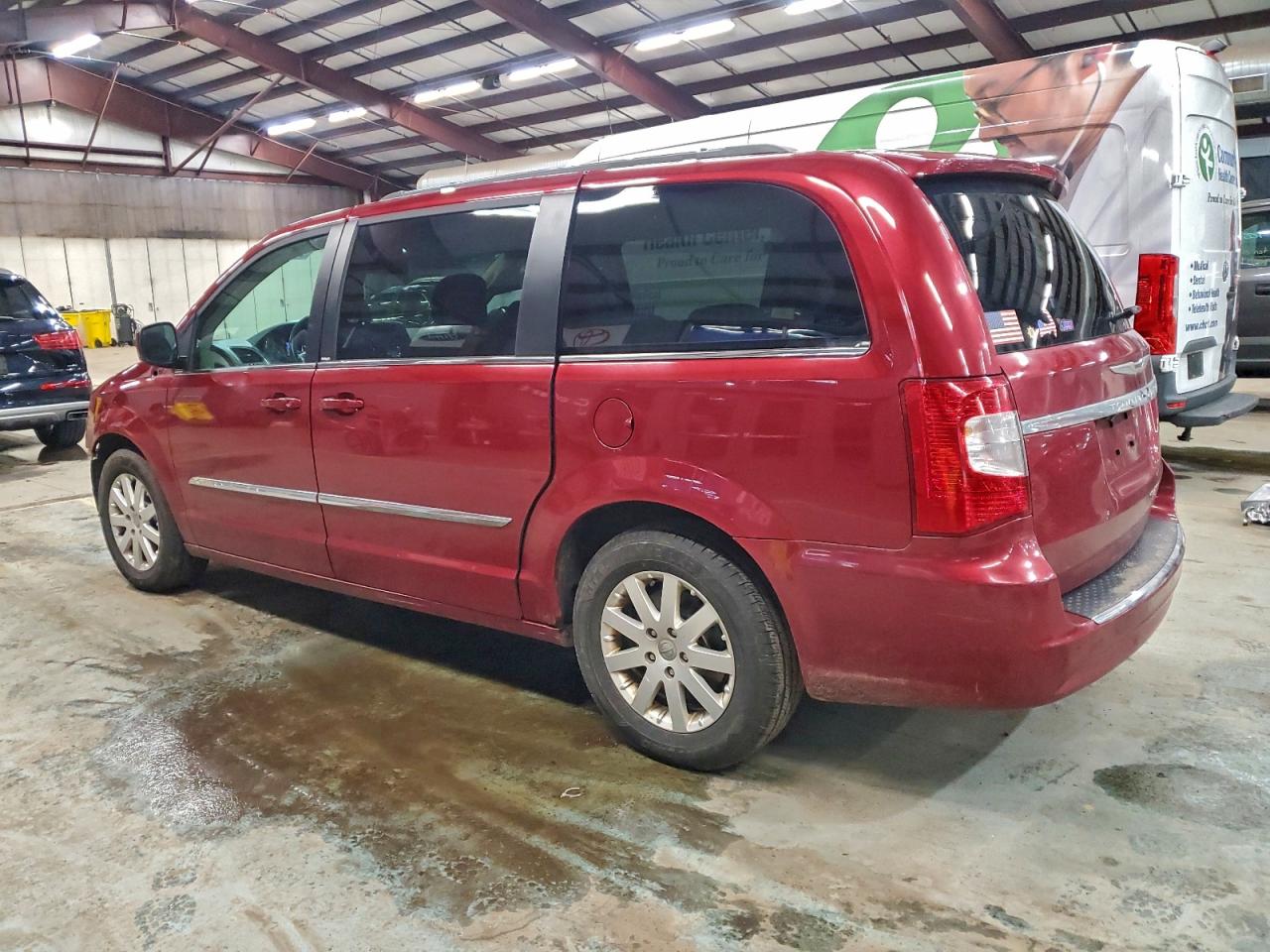 2013 CHRYSLER TOWN & COUNTRY TOURING photo 2