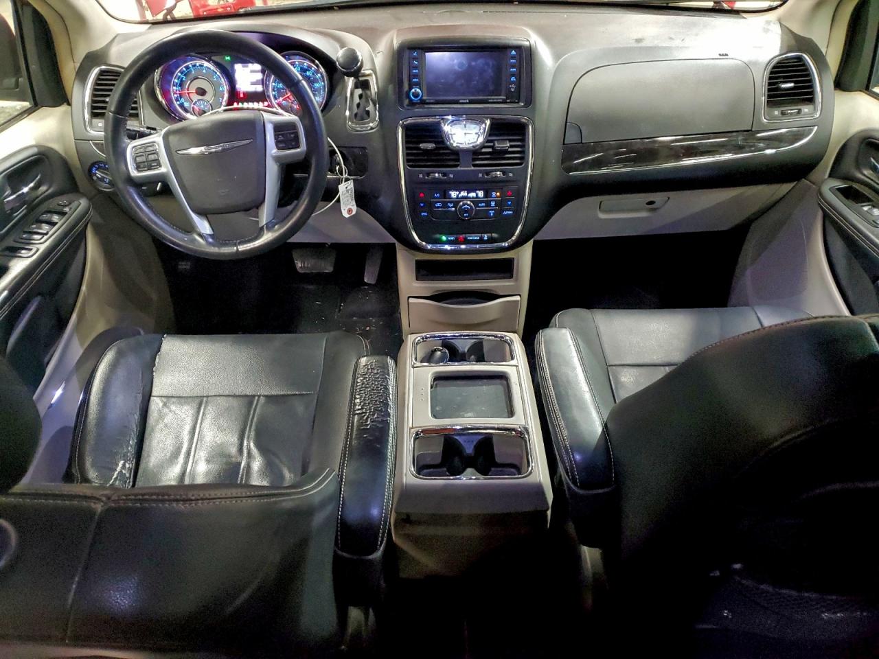 2013 CHRYSLER TOWN & COUNTRY TOURING photo 8