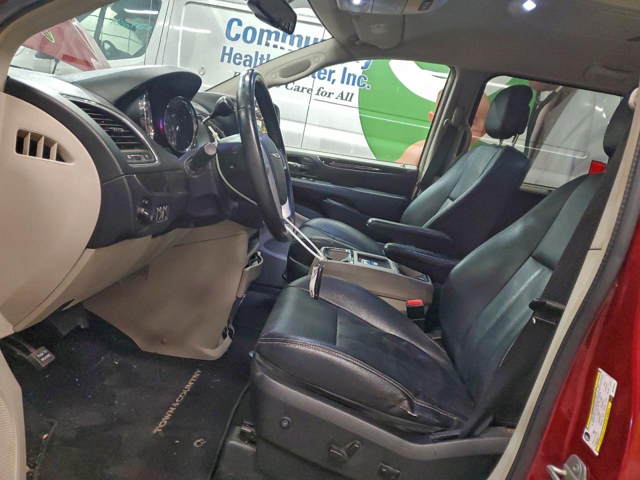 2013 CHRYSLER TOWN & COUNTRY TOURING photo 7