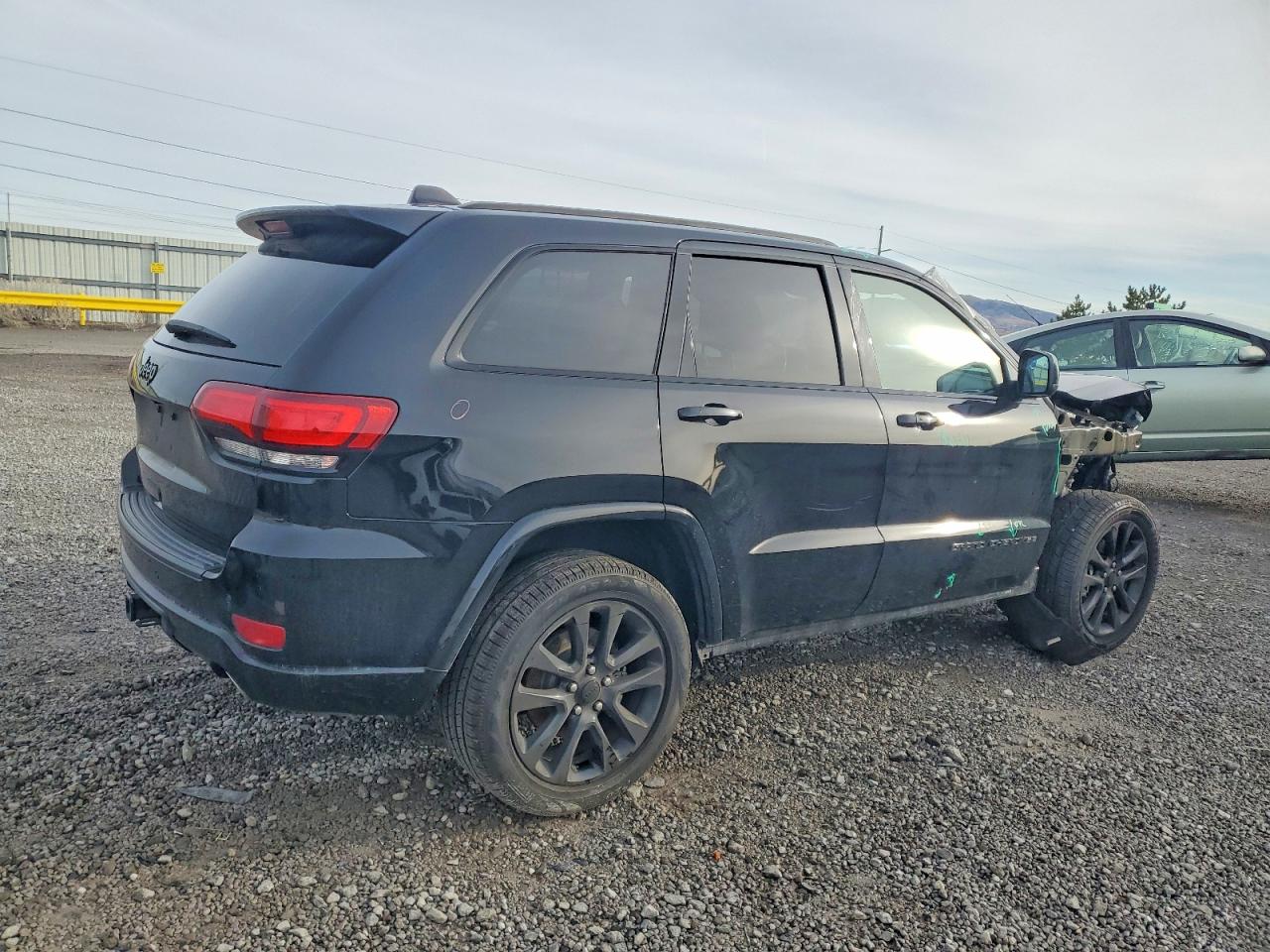 2019 JEEP GRAND CHEROKEE LAREDO photo 3