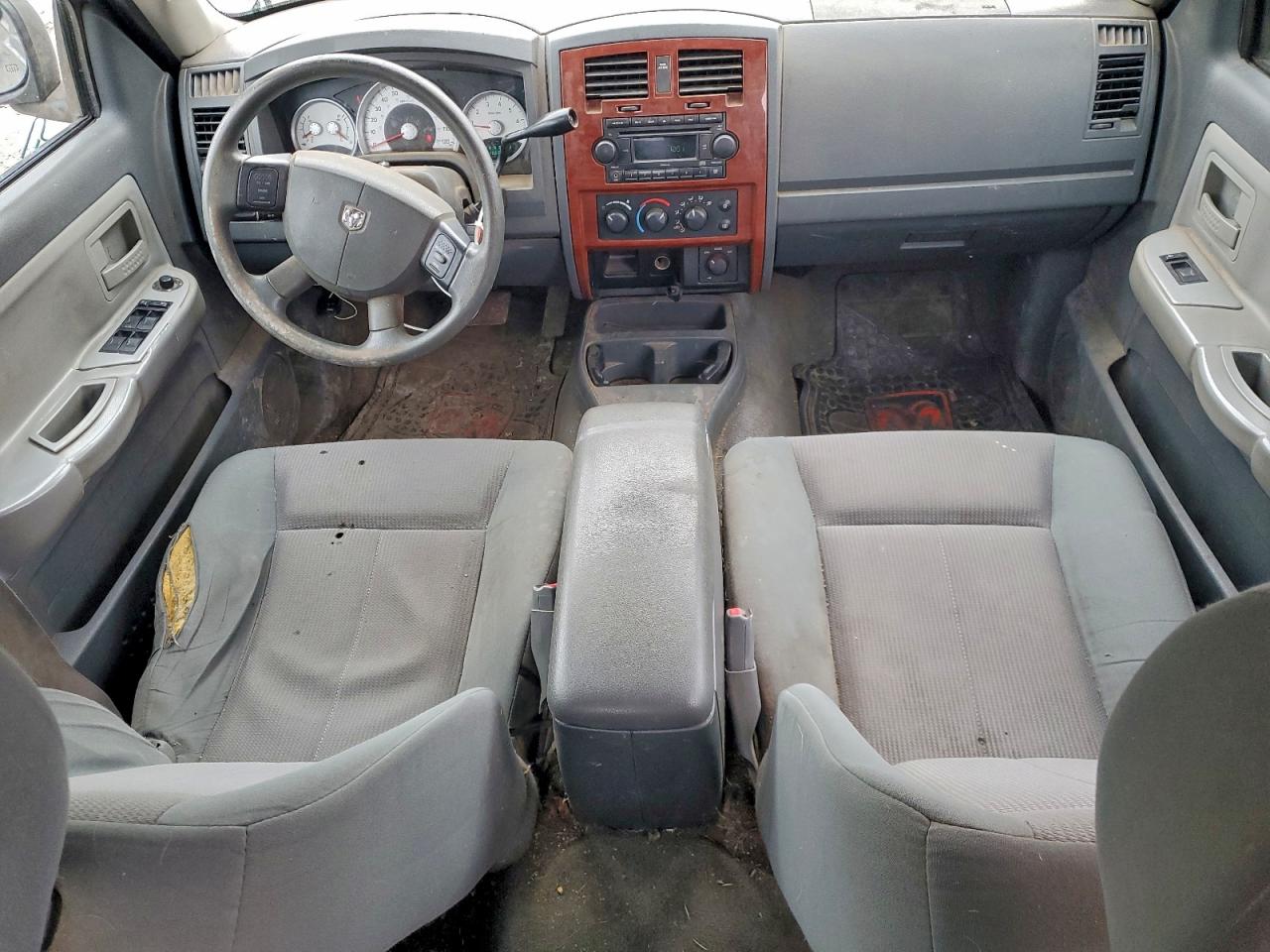 2005 DODGE DAKOTA QUAD SLT photo 8