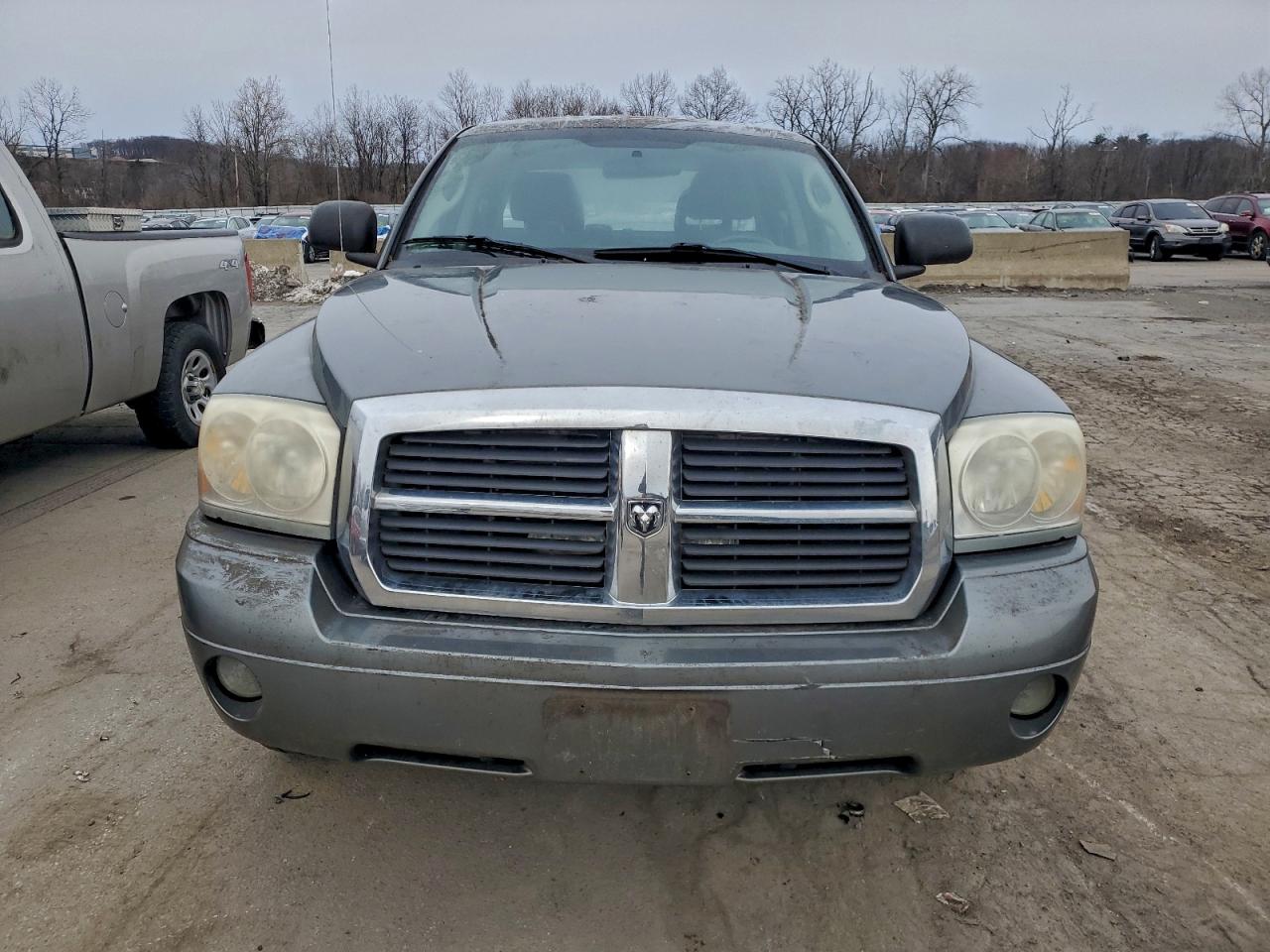 2005 DODGE DAKOTA QUAD SLT photo 5