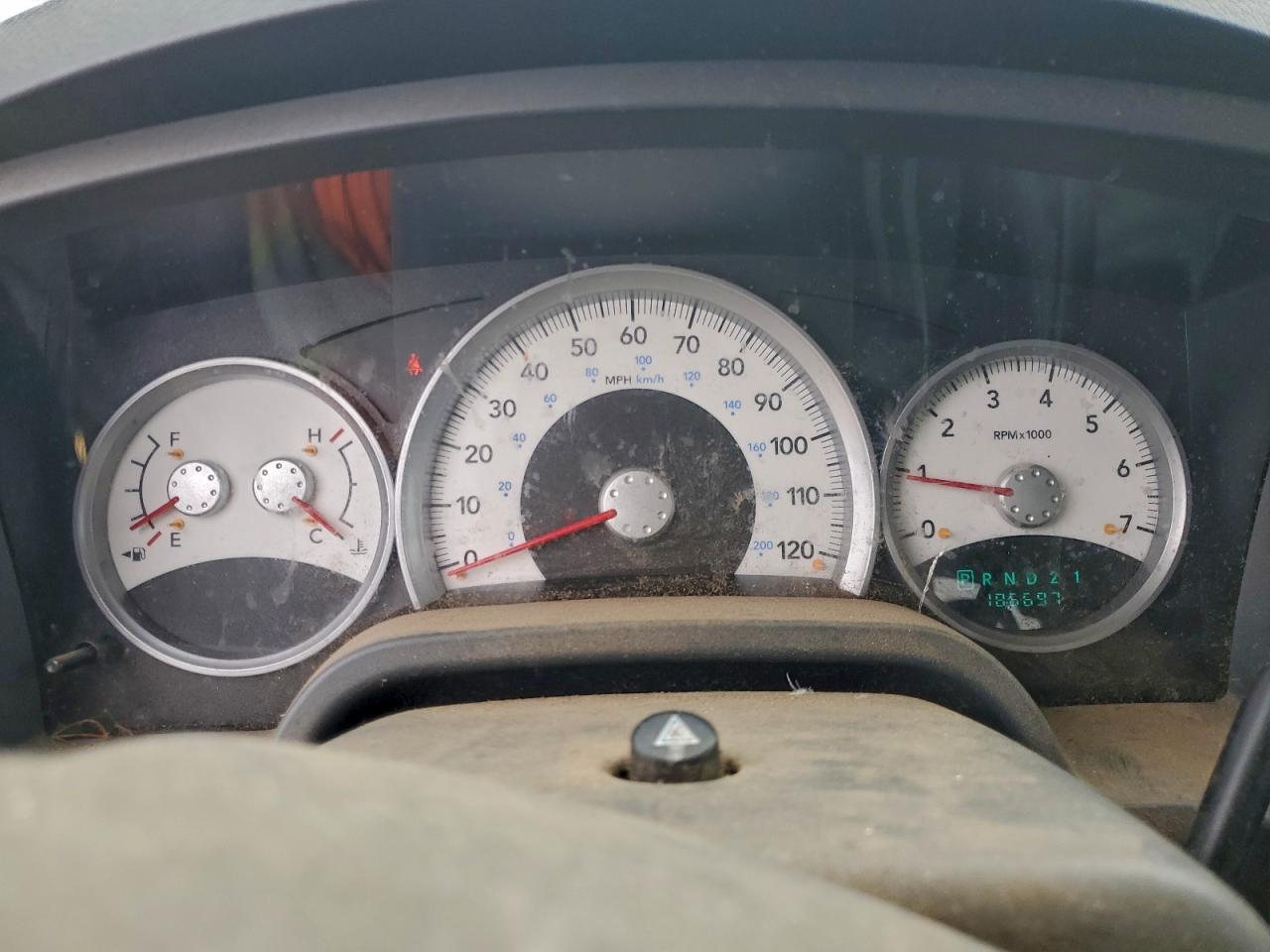 2005 DODGE DAKOTA QUAD SLT photo 9