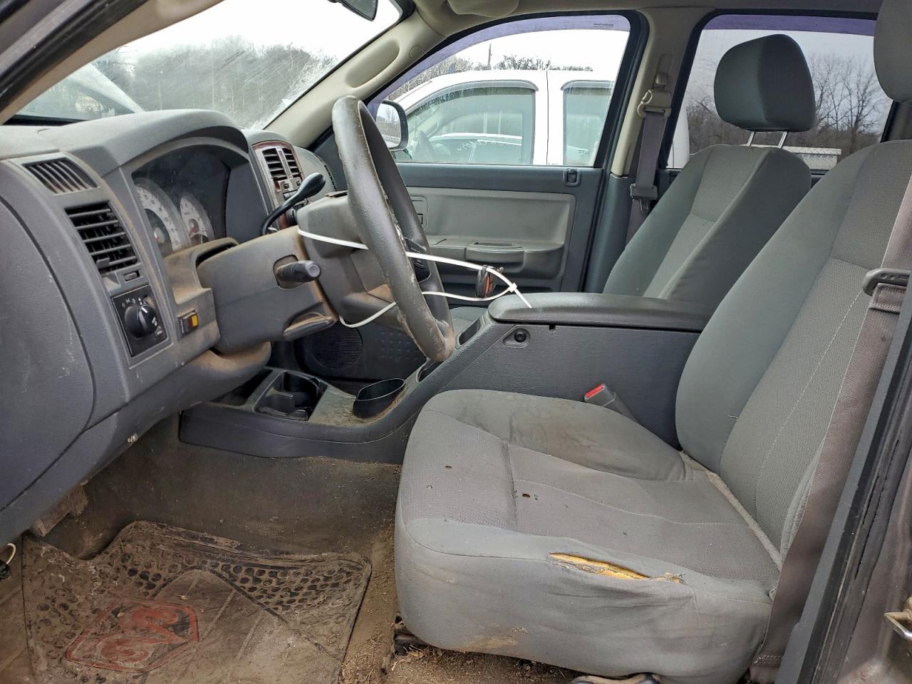 2005 DODGE DAKOTA QUAD SLT photo 7