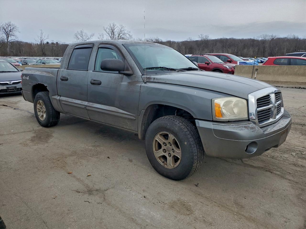 2005 DODGE DAKOTA QUAD SLT photo 4