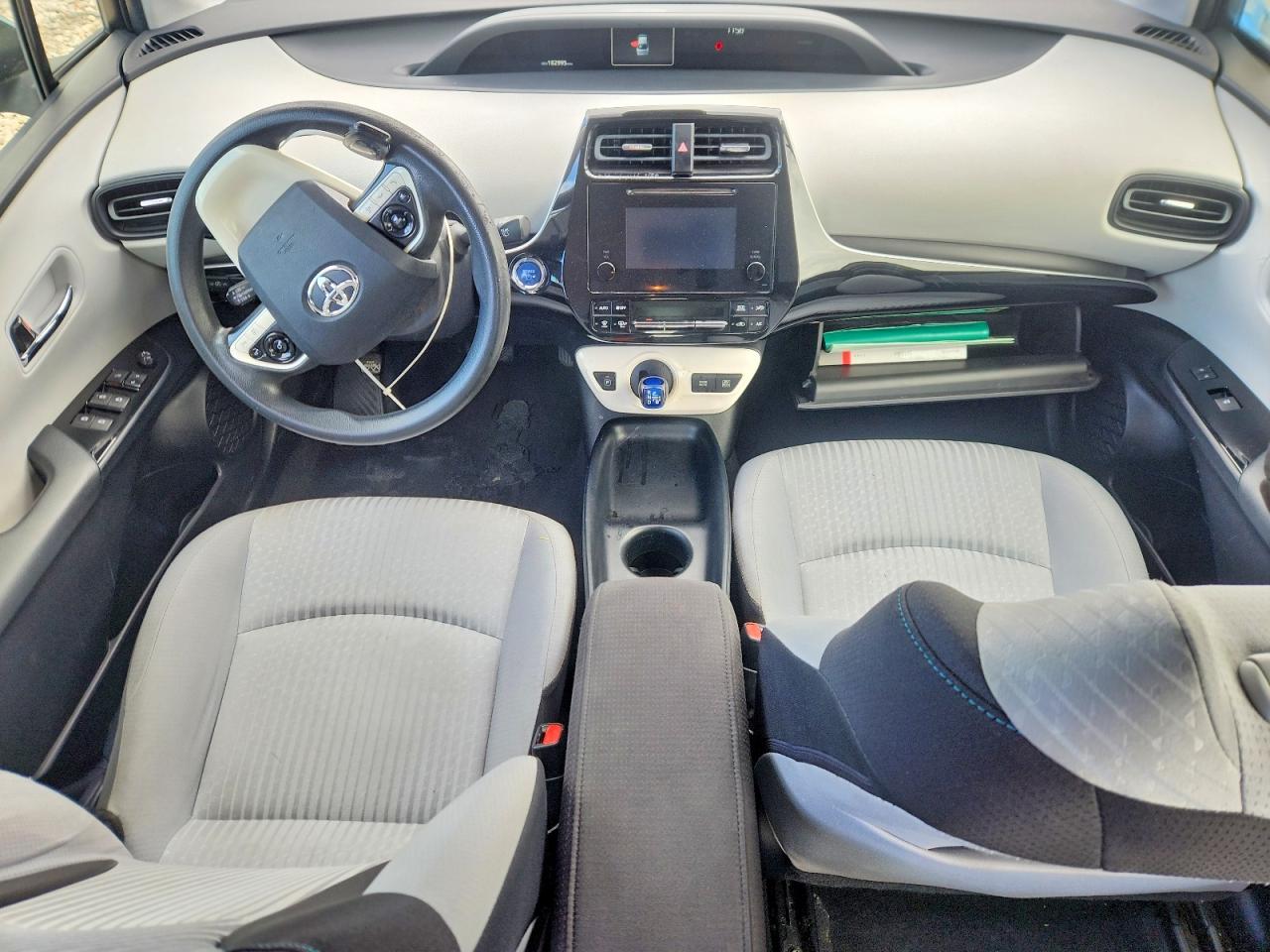 2017 TOYOTA PRIUS TWO photo 8