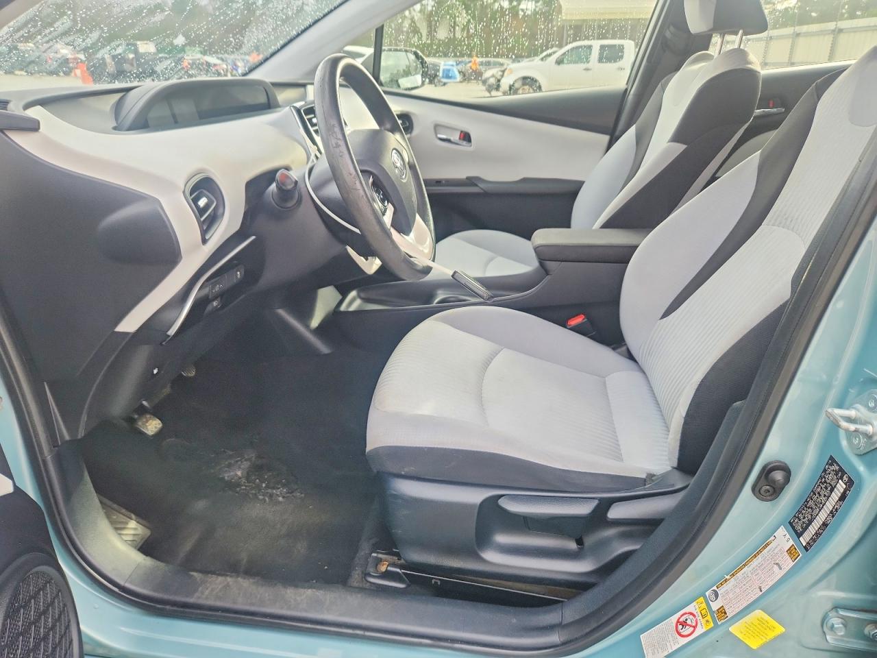 2017 TOYOTA PRIUS TWO photo 7