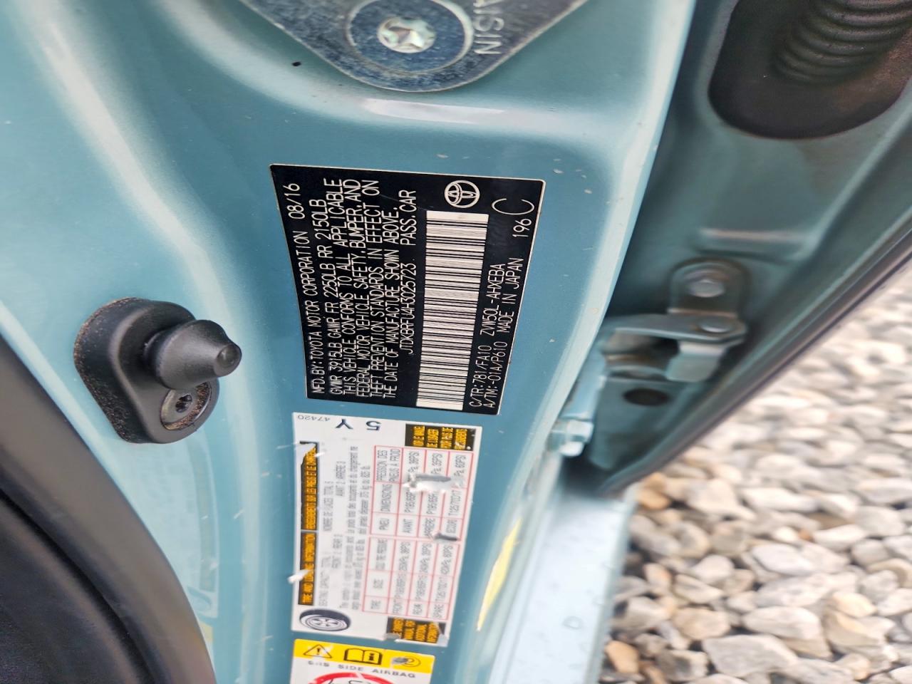 2017 TOYOTA PRIUS TWO photo 13