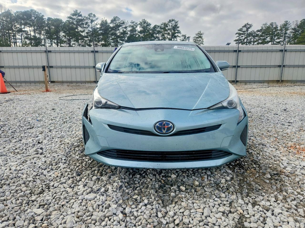 2017 TOYOTA PRIUS TWO photo 5