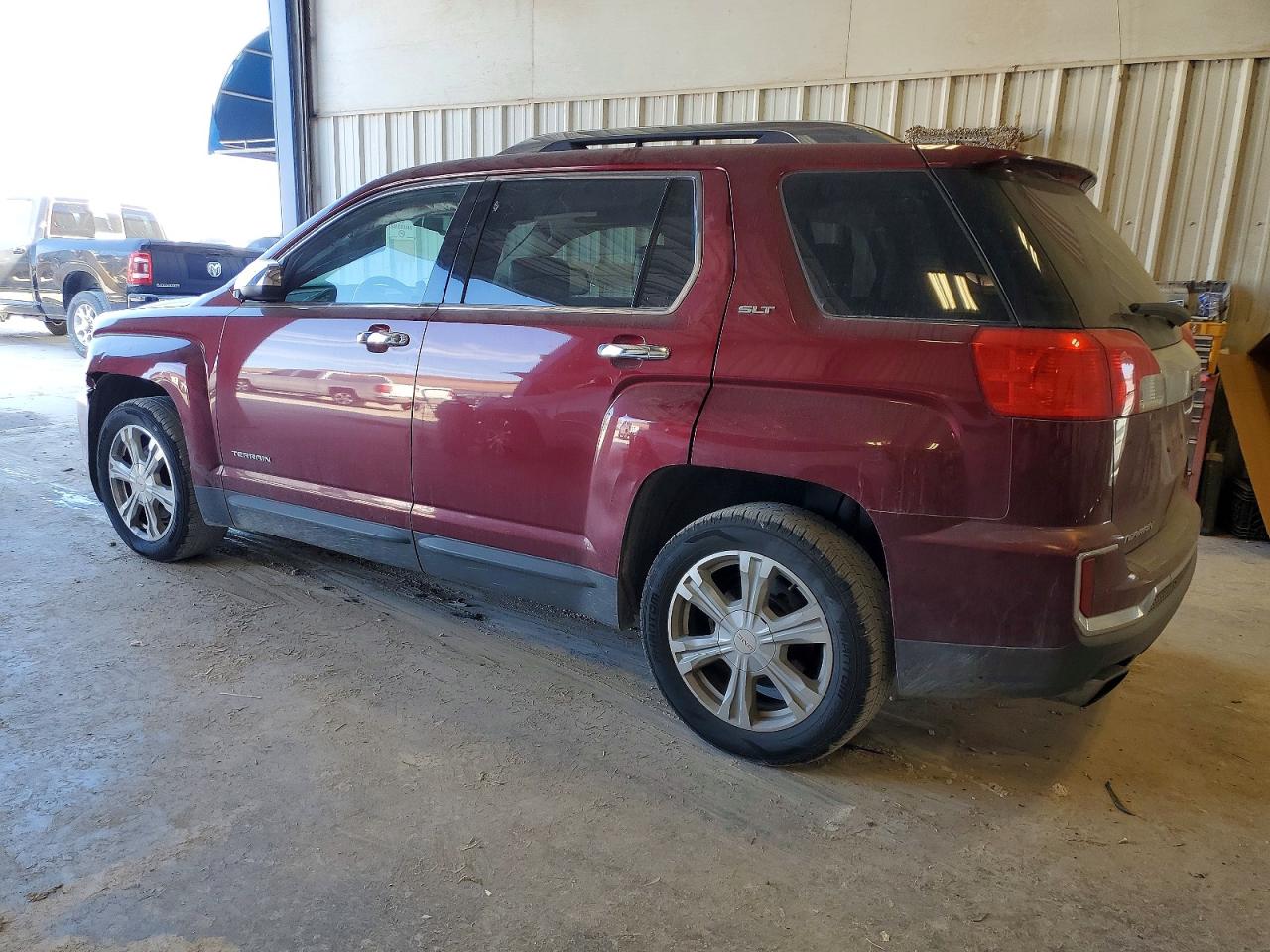 2017 GMC TERRAIN SLT photo 2