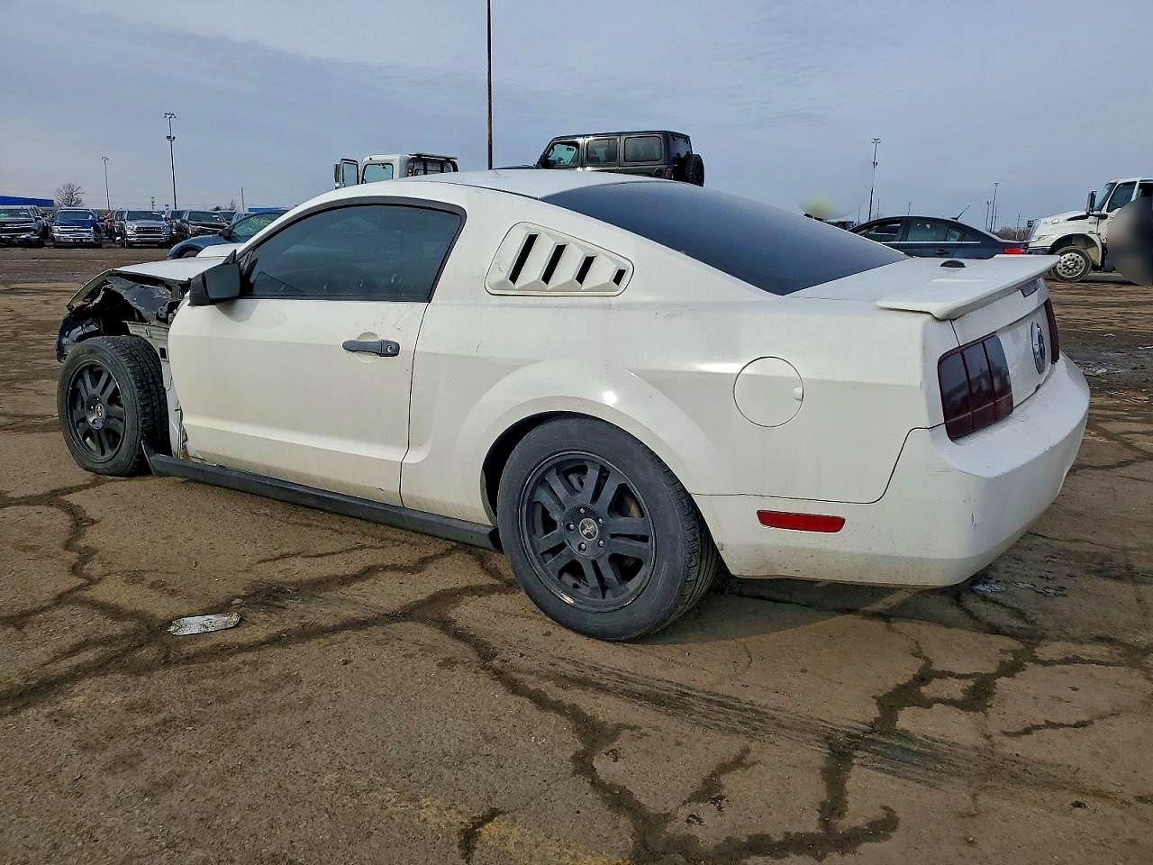 2007 FORD MUSTANG photo 2