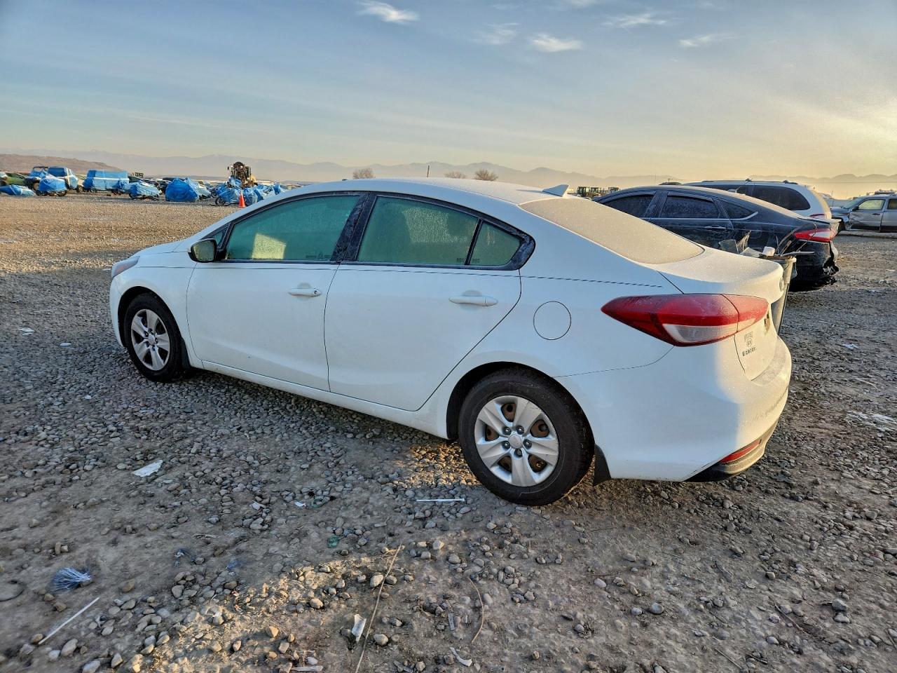 2017 KIA FORTE LX photo 2