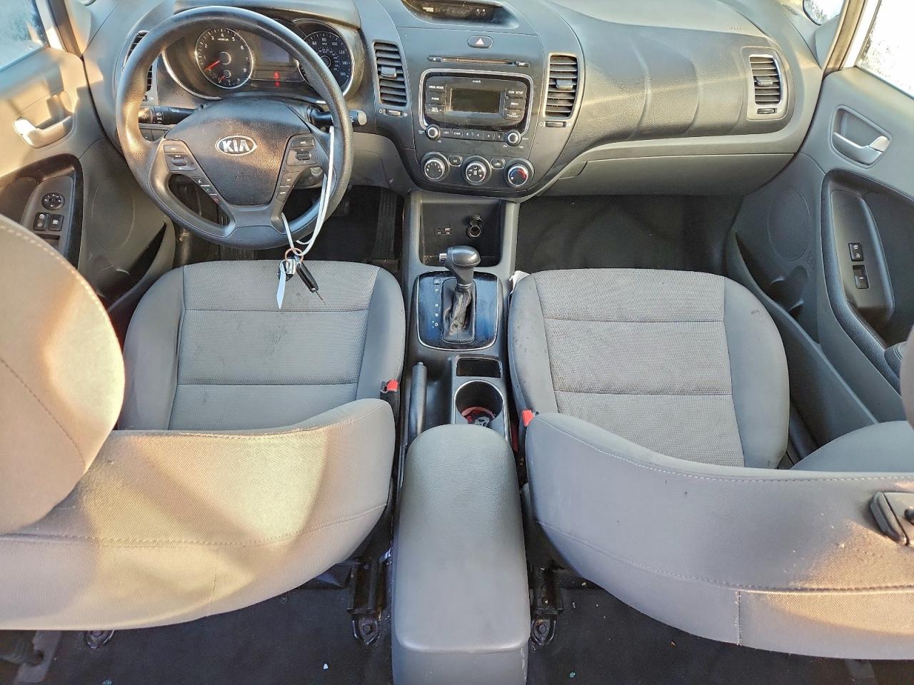 2017 KIA FORTE LX photo 8