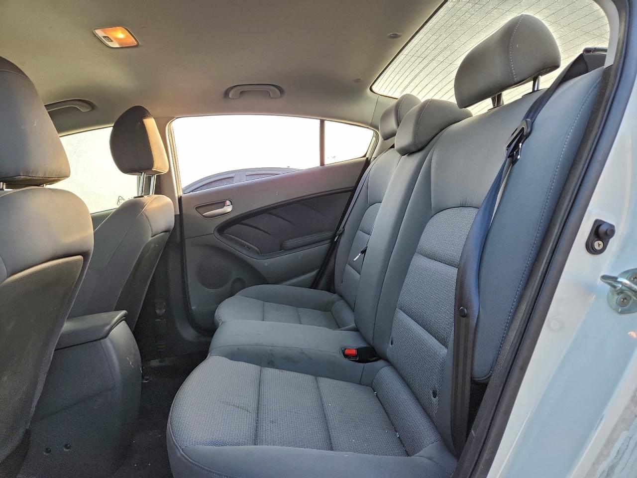 2017 KIA FORTE LX photo 10