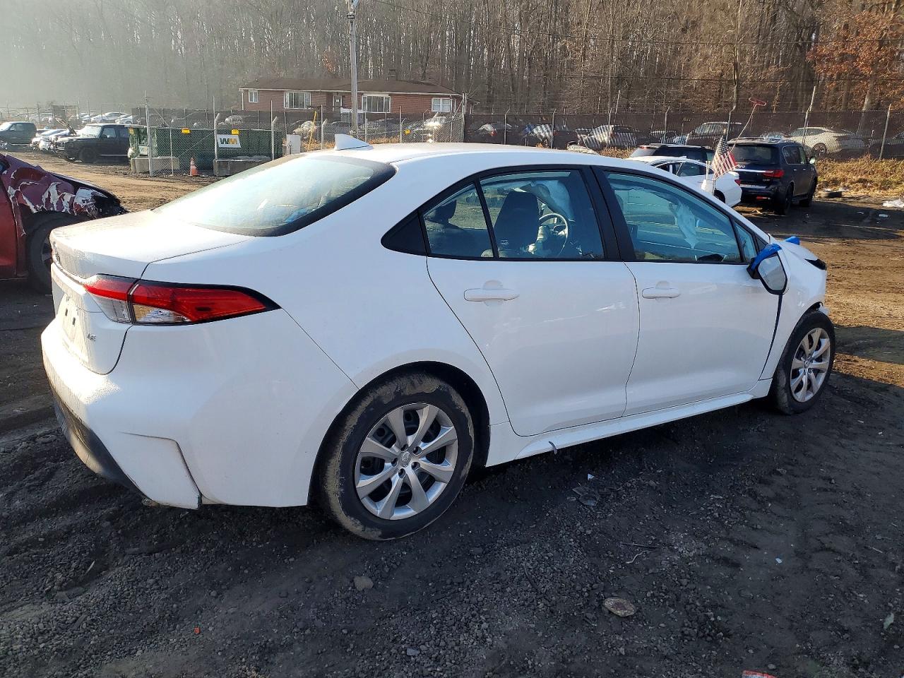 2023 TOYOTA COROLLA LE photo 3