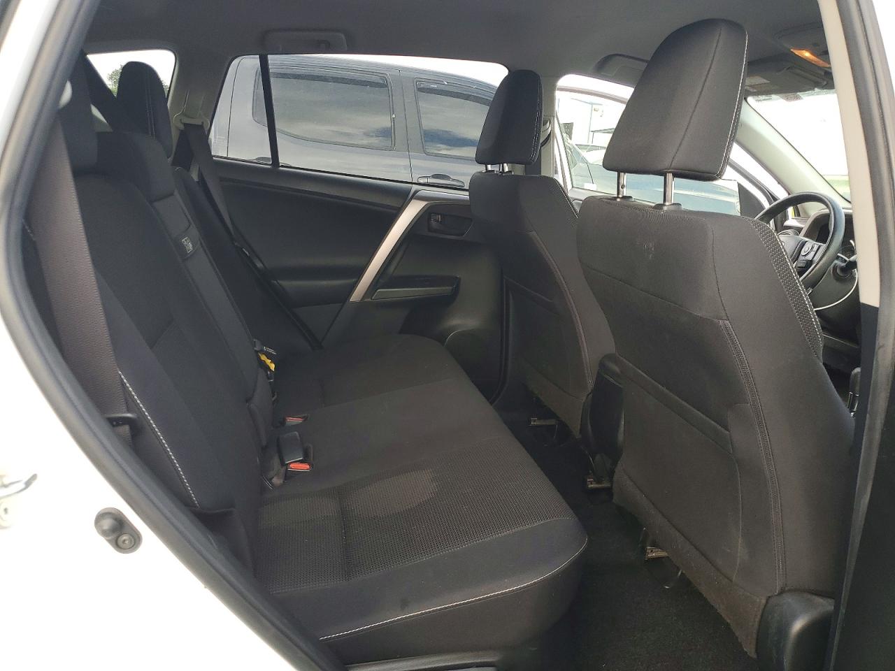 2018 TOYOTA RAV4 HV LE photo 21