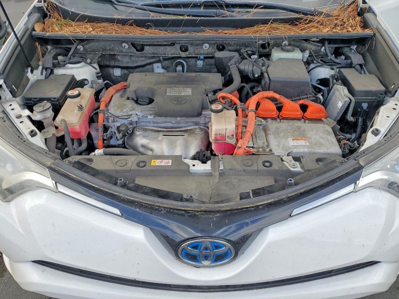 2018 TOYOTA RAV4 HV LE photo 23