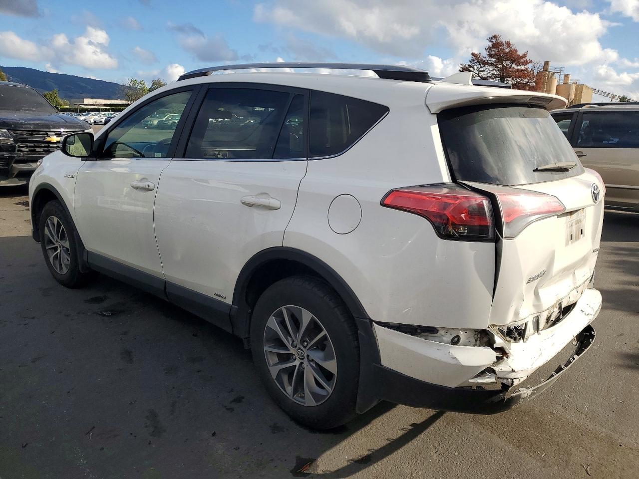 2018 TOYOTA RAV4 HV LE photo 3