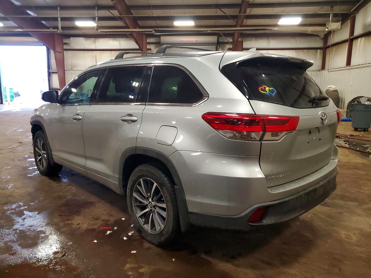 2018 TOYOTA HIGHLANDER SE photo 2