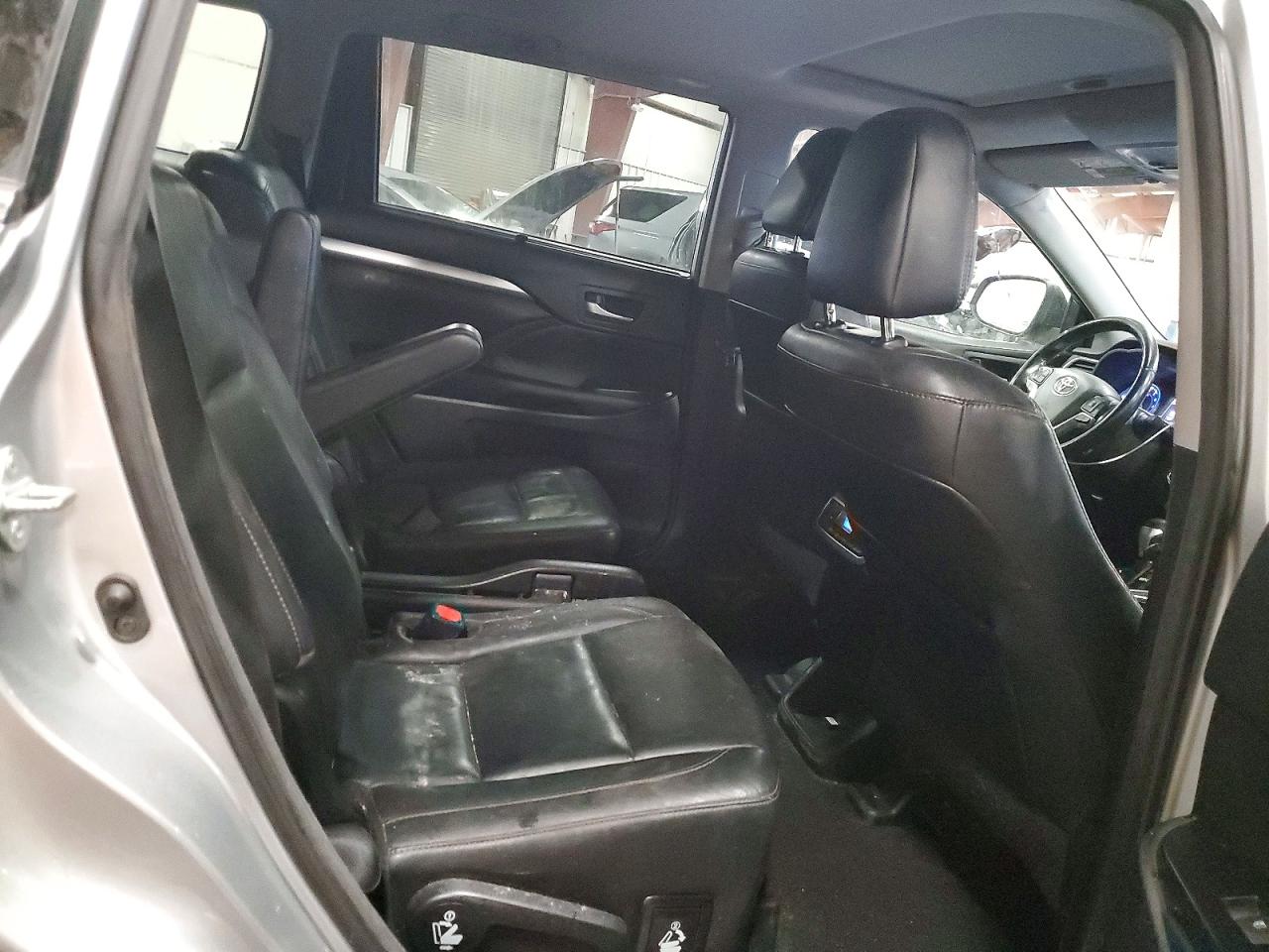 2018 TOYOTA HIGHLANDER SE photo 11