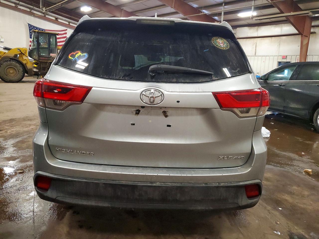 2018 TOYOTA HIGHLANDER SE photo 6
