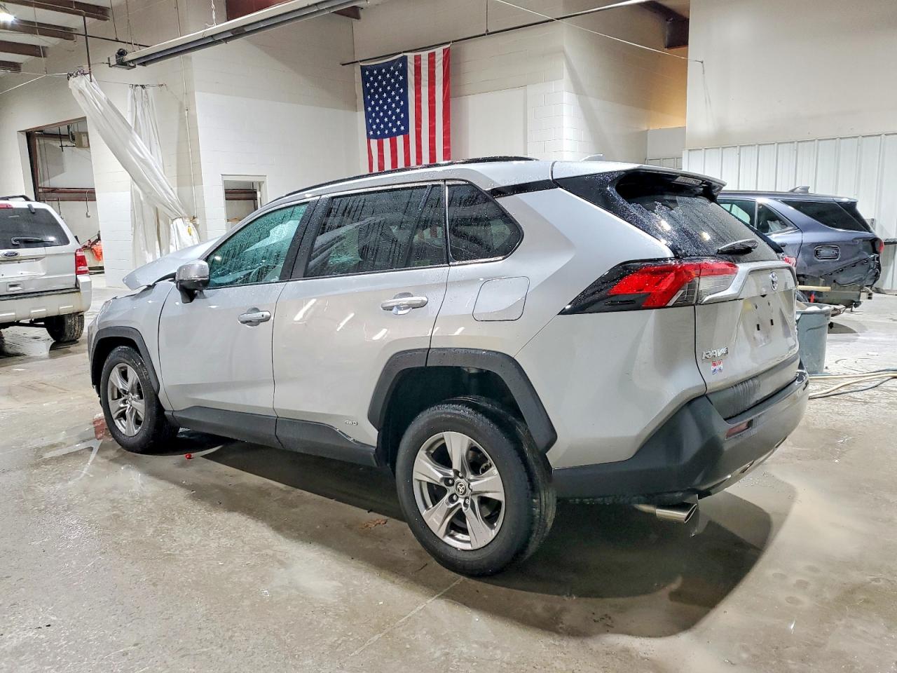 2022 TOYOTA RAV4 XLE photo 2