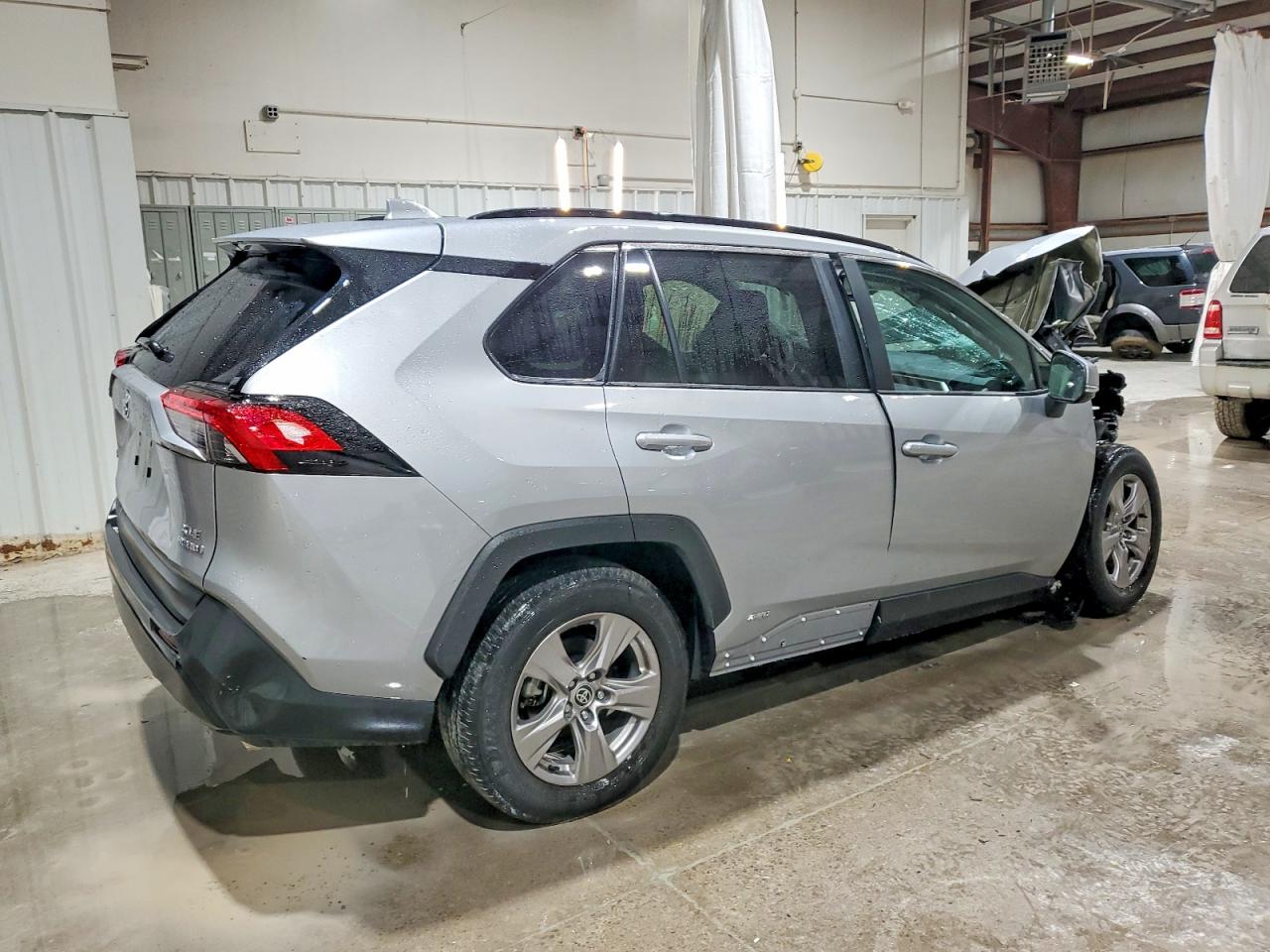 2022 TOYOTA RAV4 XLE photo 3