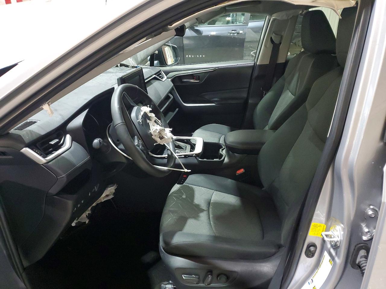 2022 TOYOTA RAV4 XLE photo 7